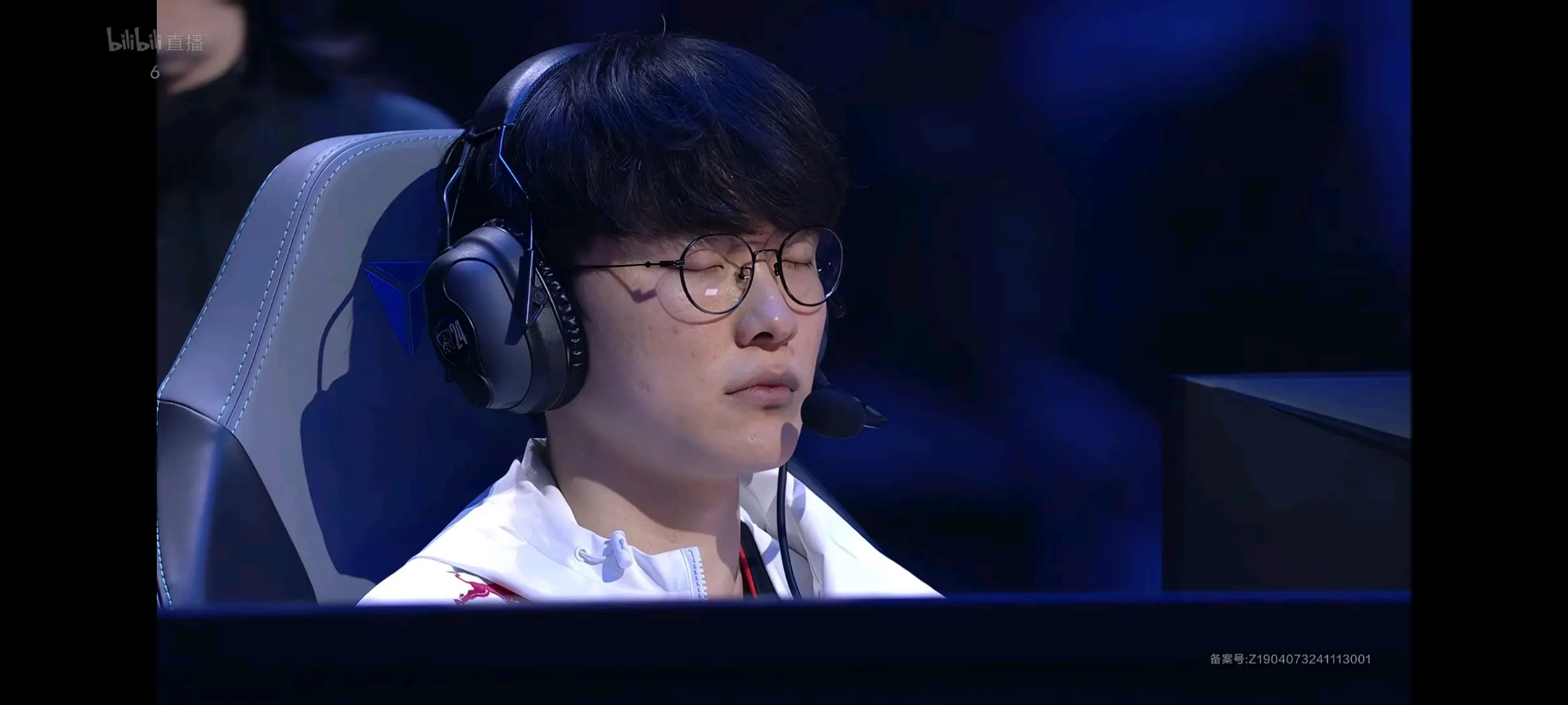 Faker迎来五赛季出色发挥，塞尔维亚队观众热烈欢呼！